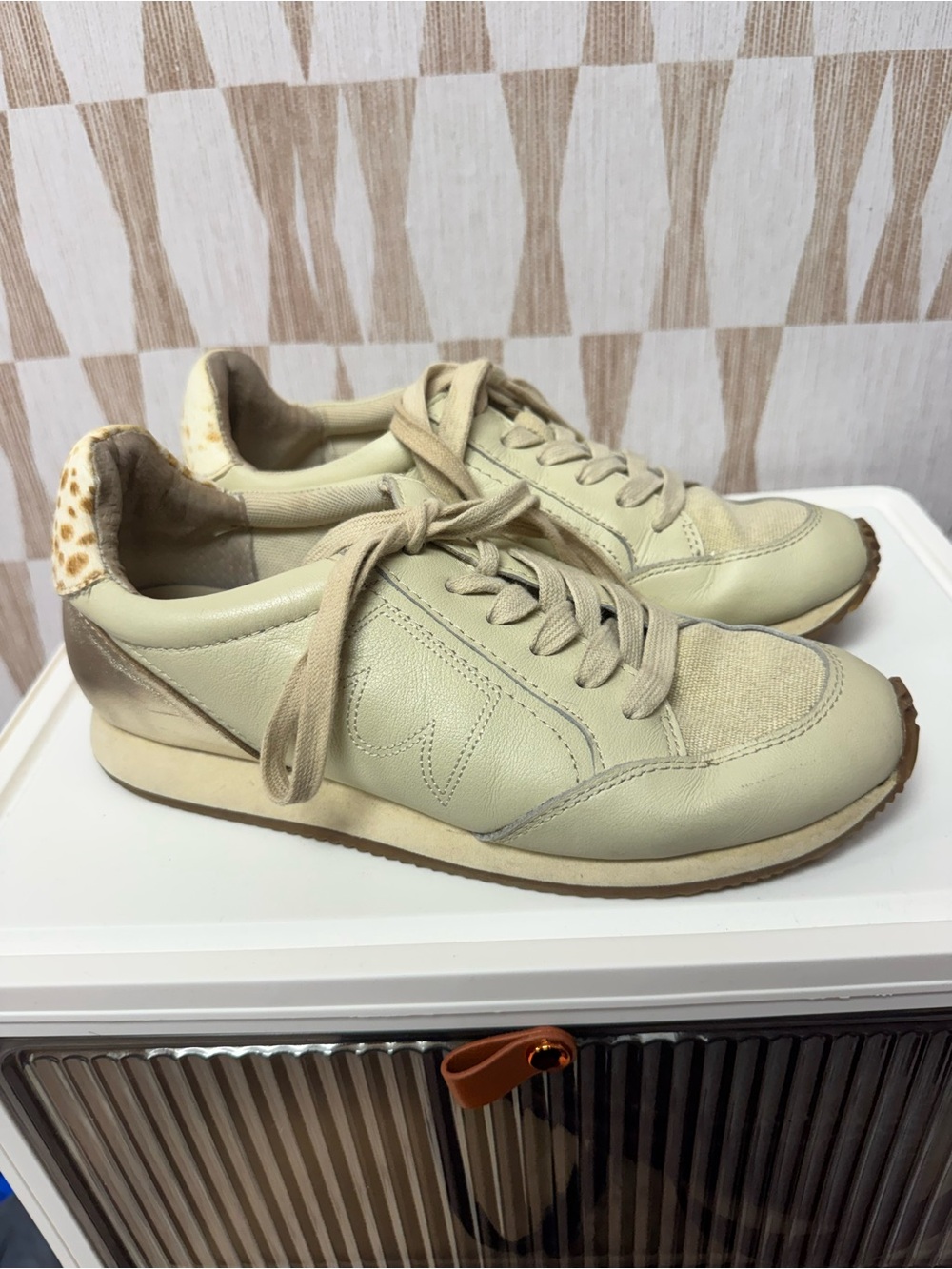 Birdies the roadrunner low top leather ivory sneakers 7.5